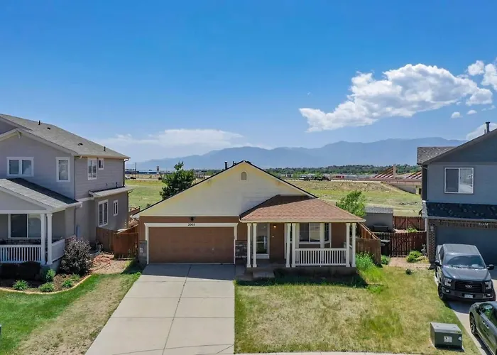 Gorgeous Pikes Peak Views, Fireplace & 3-Bedrooms