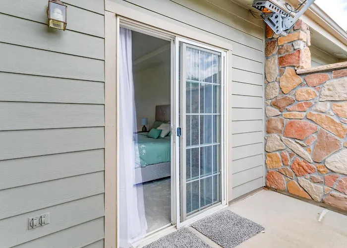Seasonal Pool, Balcony: Quiet & Cozy Aurora Condo!
